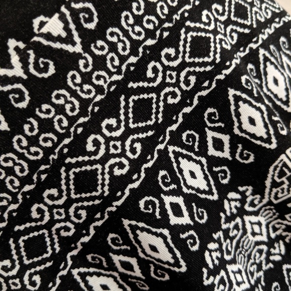 NWOT Black and White Skirt - Picture 4 of 4
